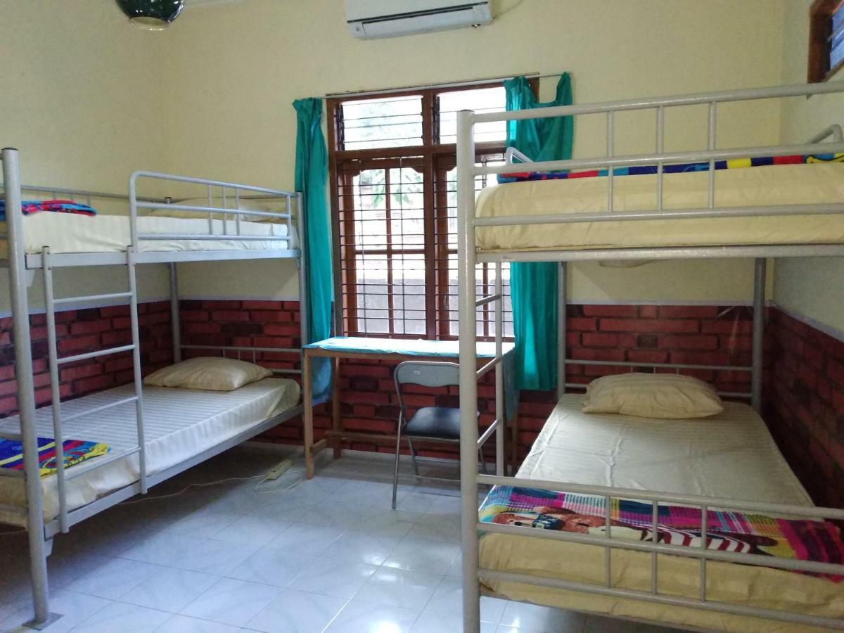 Szabrian Hostel 丹帕沙 外观 照片
